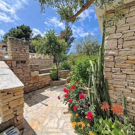 Stone House Poplat *