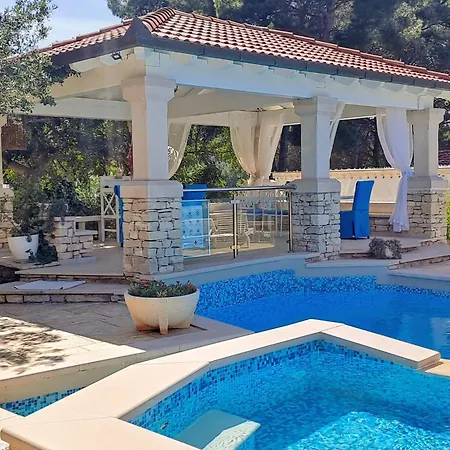 Stone House Poplat *