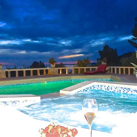 Stone House Poplat *