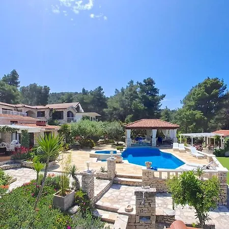 فيلة Stone House Poplat فيلا لوكا