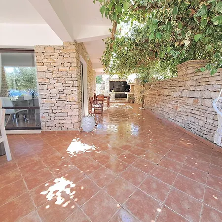 Stone House Poplat *