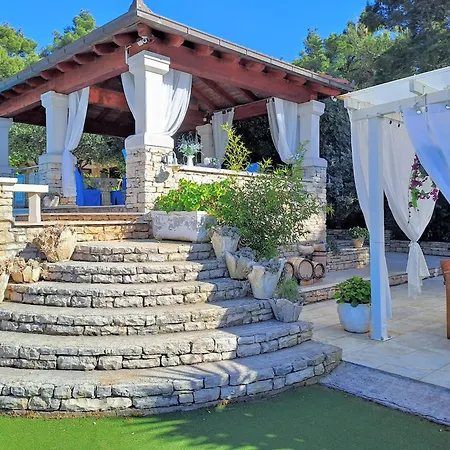 Stone House Poplat *