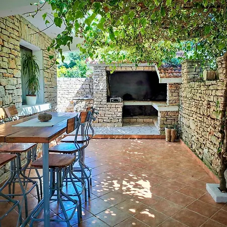 Stone House Poplat Vila