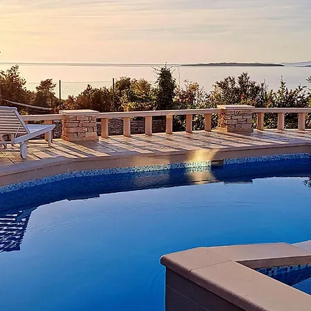 Stone House Poplat *