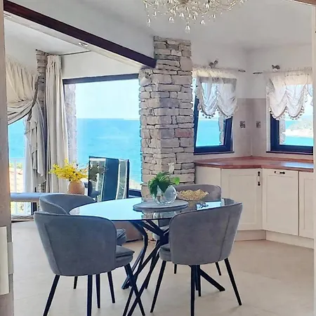 Stone House Poplat *